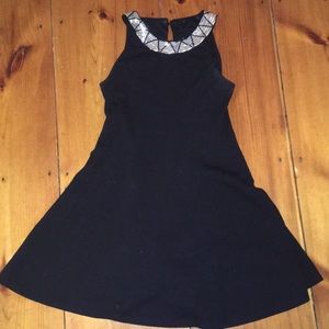 This is cute black dress.